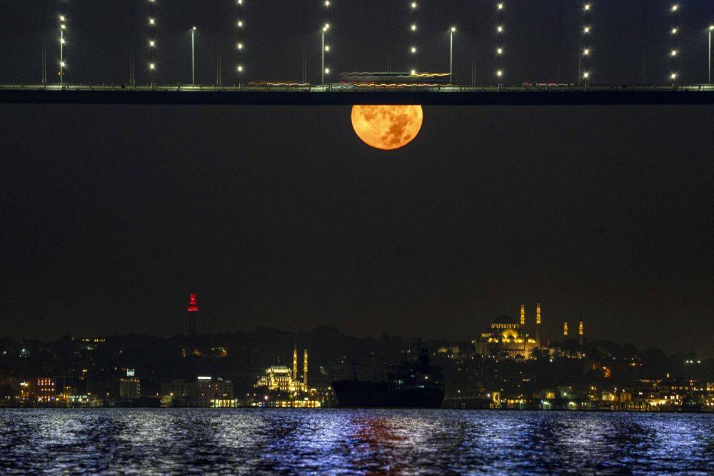 İstanbul’da Mavi Ay nefes kesti. Gökyüzünde görsel şölen yaşandı 4